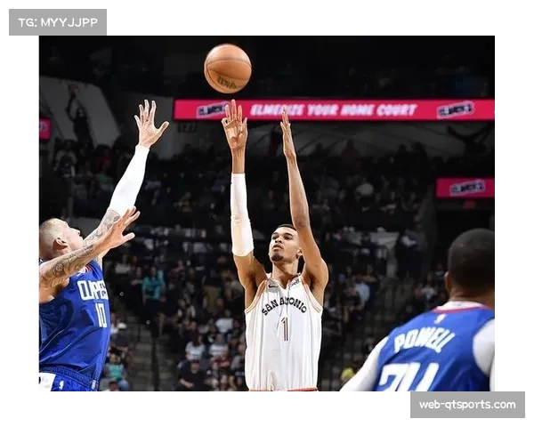 凯尔登约翰逊高效砍分成马刺超级替补展现全明星级爆发潜力