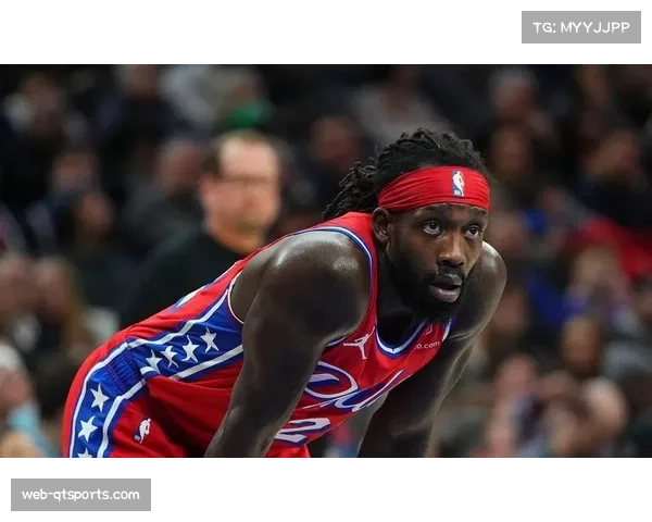 NBA赛场趣味瞬间:贝弗利举摄像机质疑判罚成经典名场面 NBA赛场趣味瞬间:贝弗利举摄像机质疑判罚成经典名场面